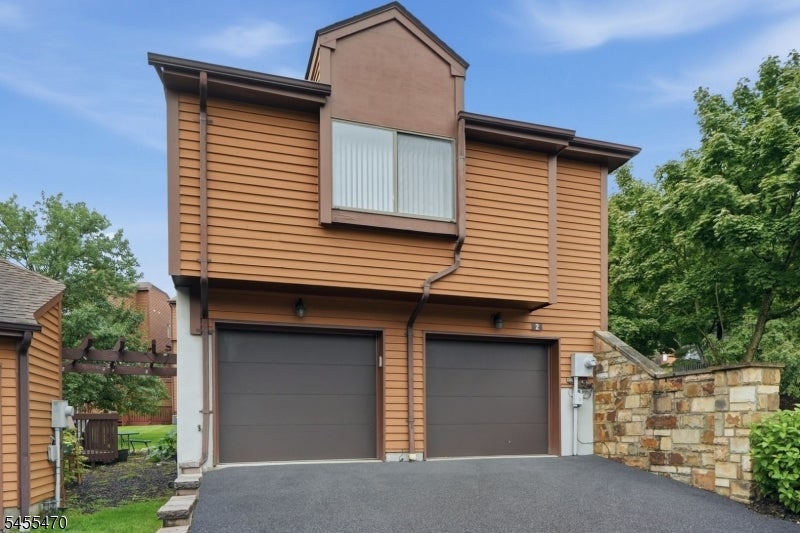 2 Heritage Way