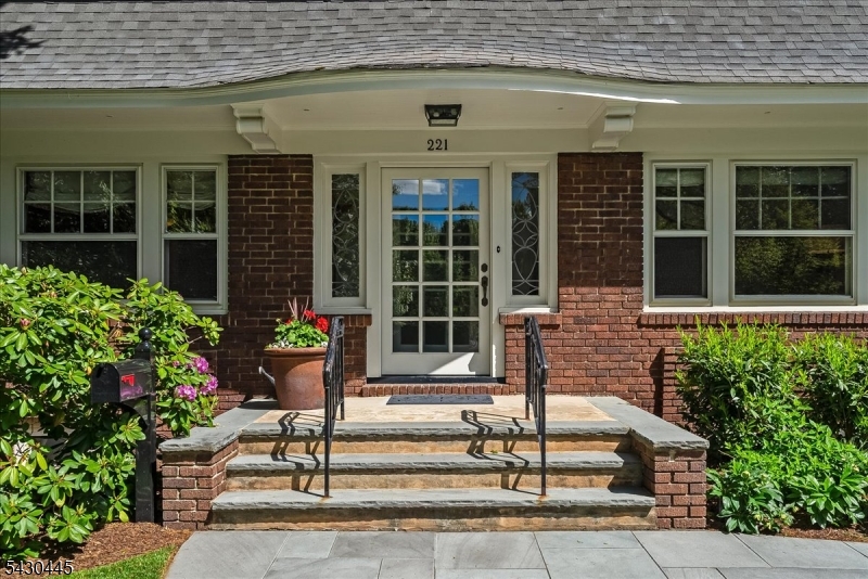 221 Christopher St