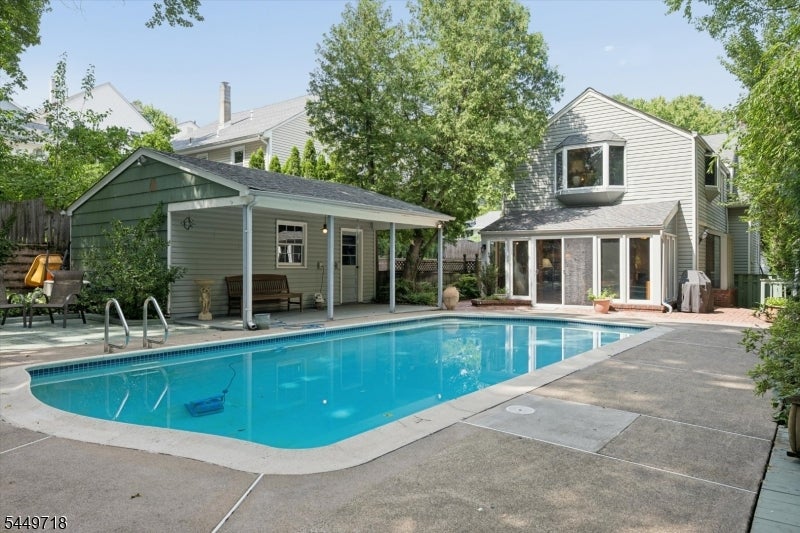 47 Fairview Ave