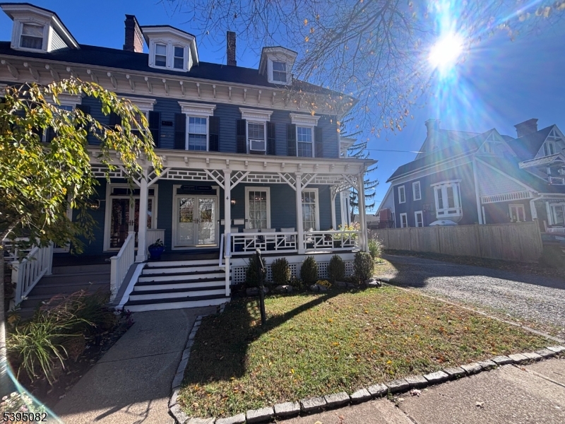 4 Perry St