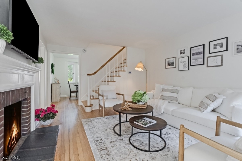 21 Doris Pkwy