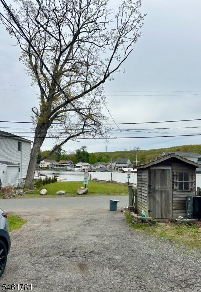100 Shore Rd