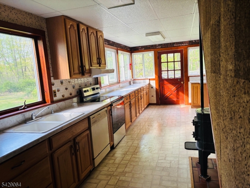 221 Schooleys Mountain Rd