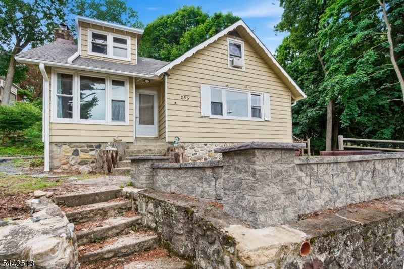 255 E Shore Trl