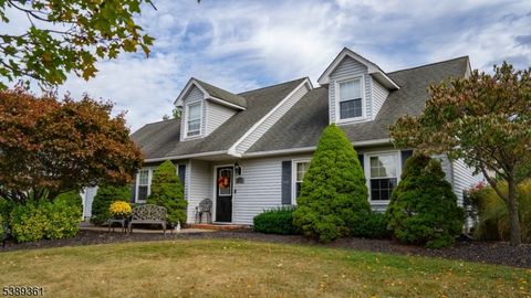 Photo of 27 Londonderry Dr, Raritan, NJ 08822 (MLS # 3991307)