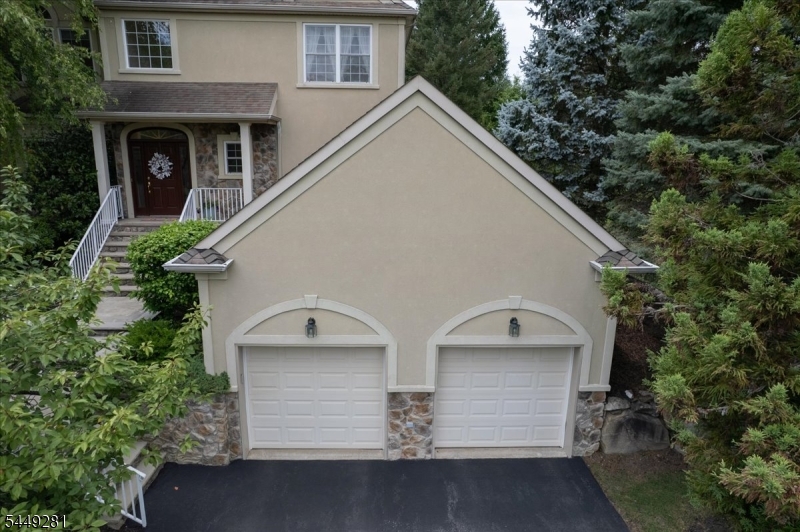 9 Cypress Ln