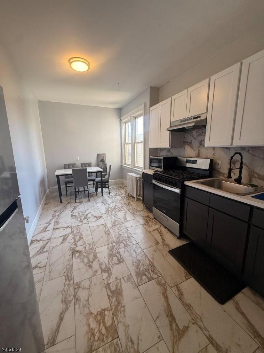 1110 S Wood Ave 10