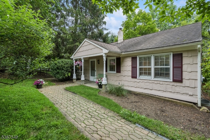 2 Blackwell Ave