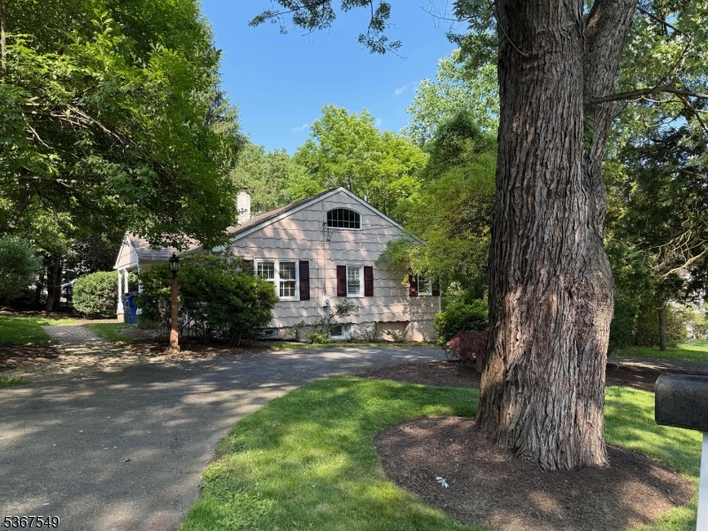 2 Blackwell Ave