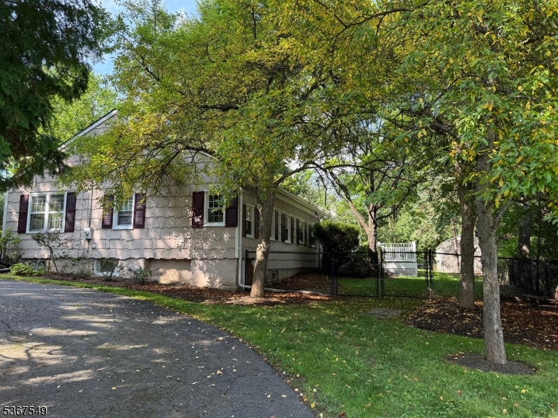 2 Blackwell Ave