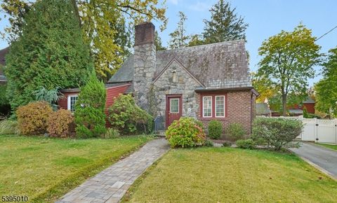 Photo of 654 Suffern Rd, Teaneck, NJ 07666 (MLS # 3996007)