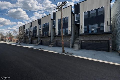 270 Hunterdon St 1 Newark City NJ 07103