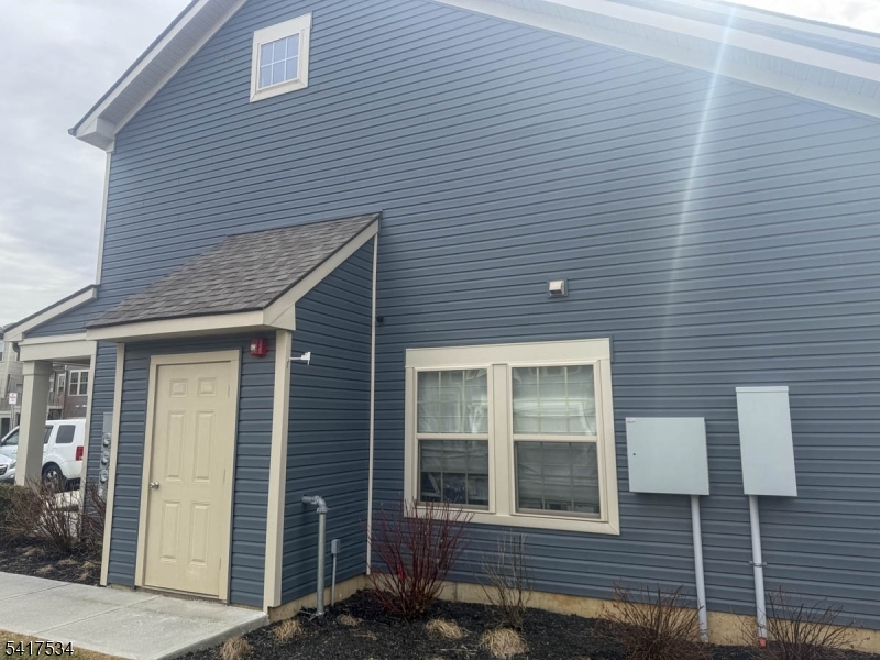 8 Aster Blvd