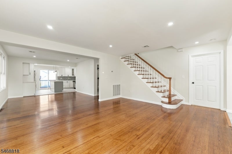 49 Harding Ave