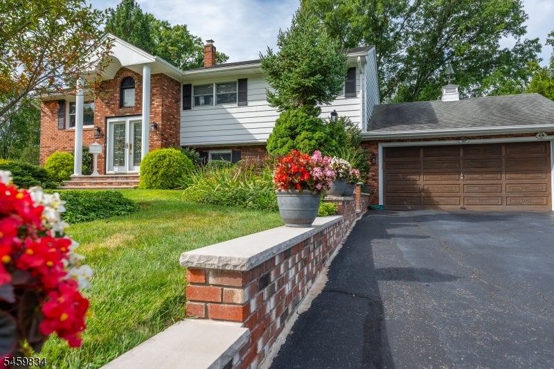 14 Jaclyn Dr