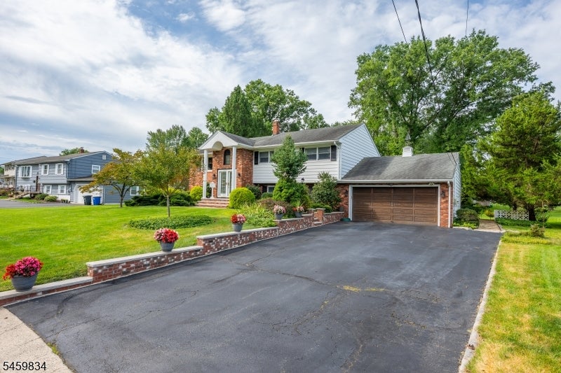 14 Jaclyn Dr