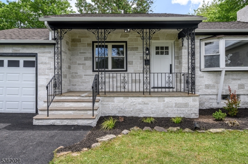 144 Elm St