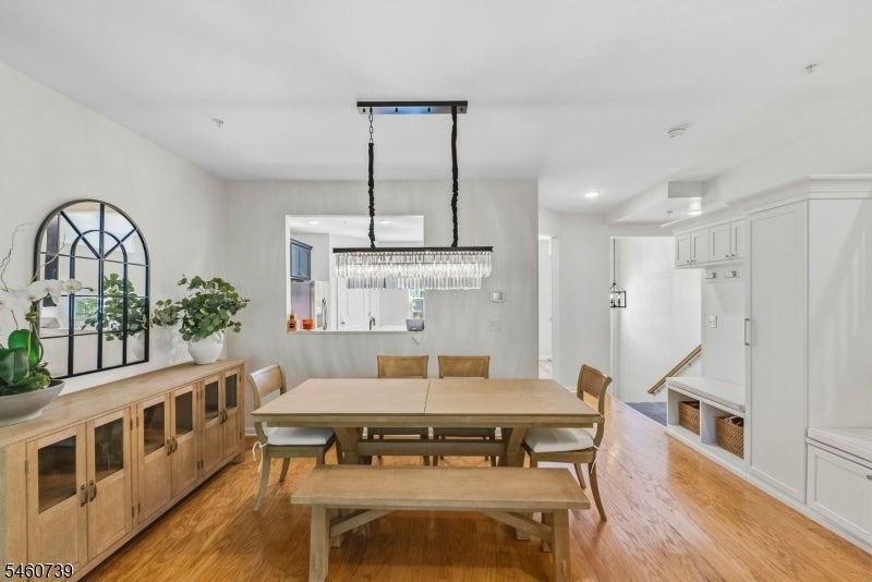 82 Albert Ct