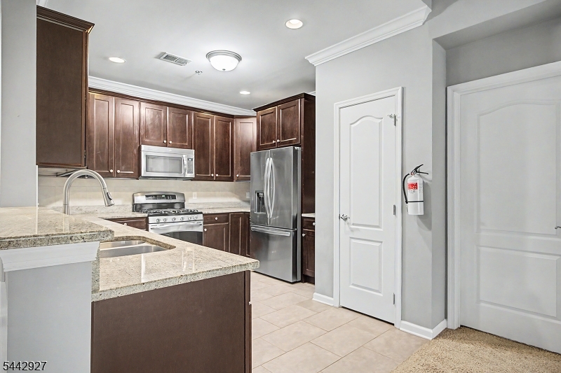1409 Brook Hollow Dr