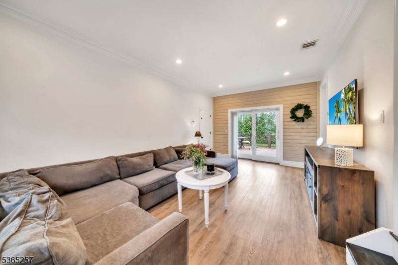 18 Alan Dr