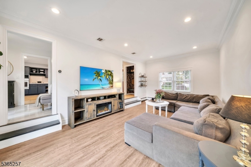 18 Alan Dr