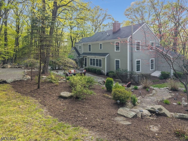 612 Woodglen Rd