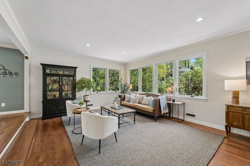 29 Knob Hill Dr
