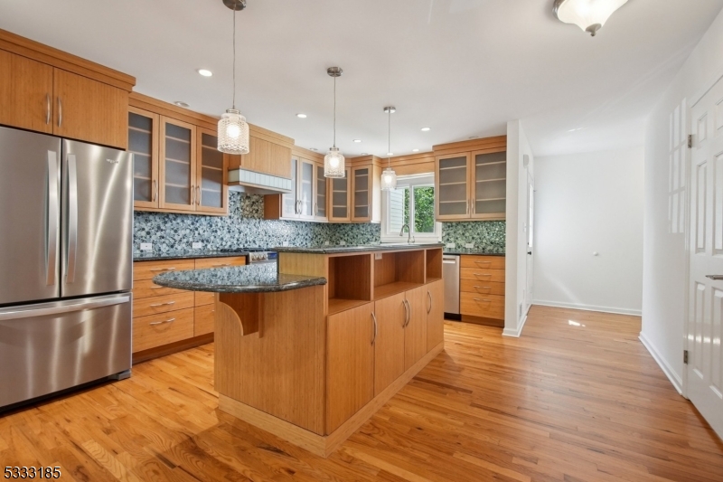 16 Wexford Dr