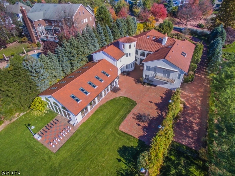 12 Chelsea Dr