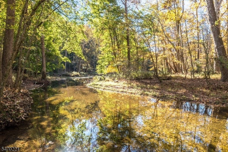 275 Creek Rd
