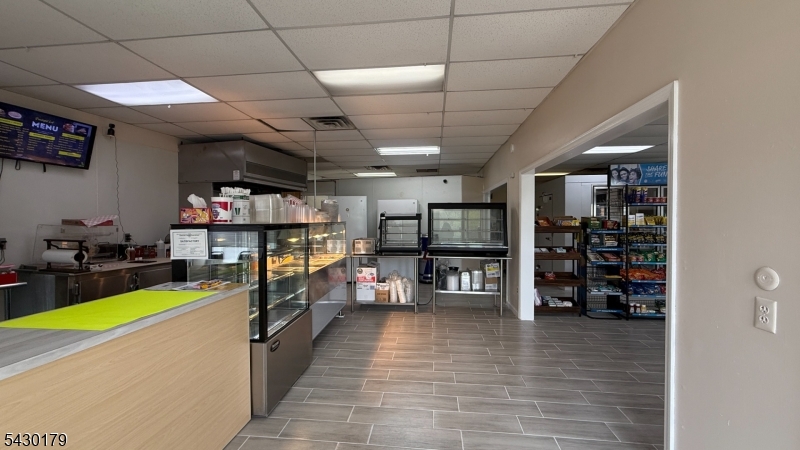 927 Main St