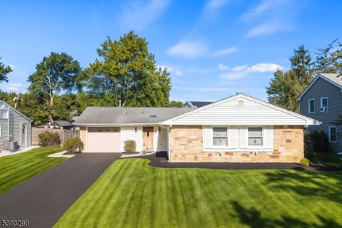 Photo of 111 Courtland Ln, Aberdeen, NJ 07747 (MLS # 3994291)