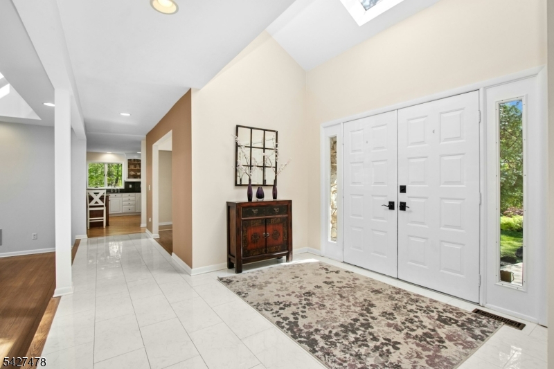 25 Ravenswood Ln