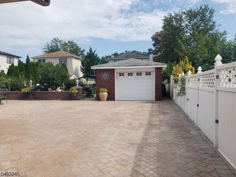 111 W Munsell Ave