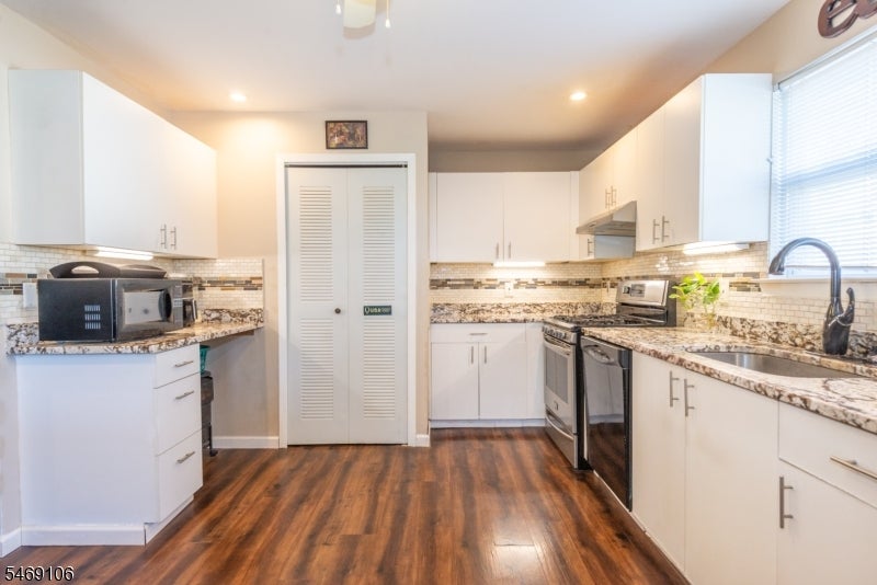 7 Sharon Dr