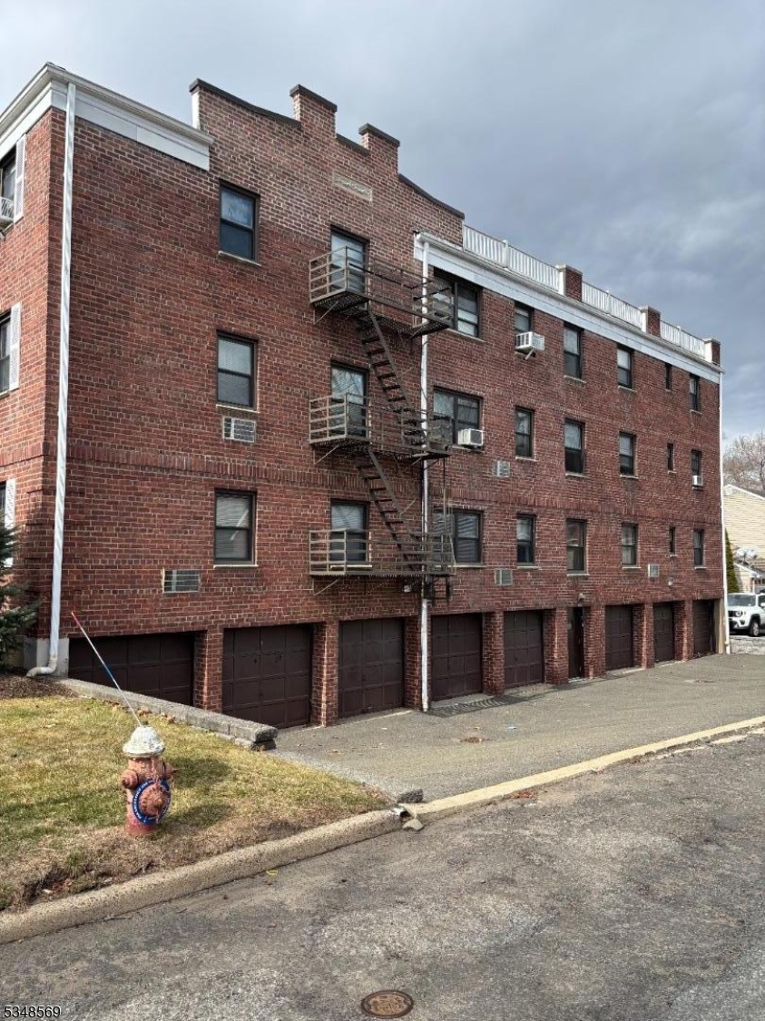 241 E Main St 1D