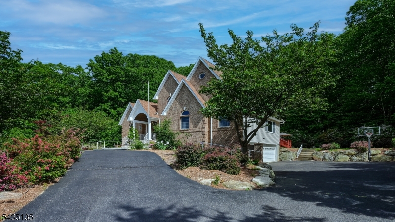 26 Stonehedge Dr