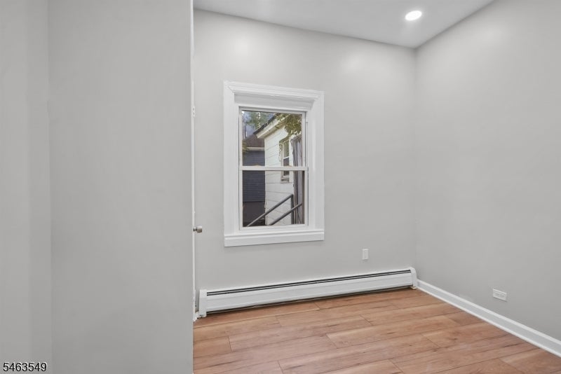 196 Smith St 1