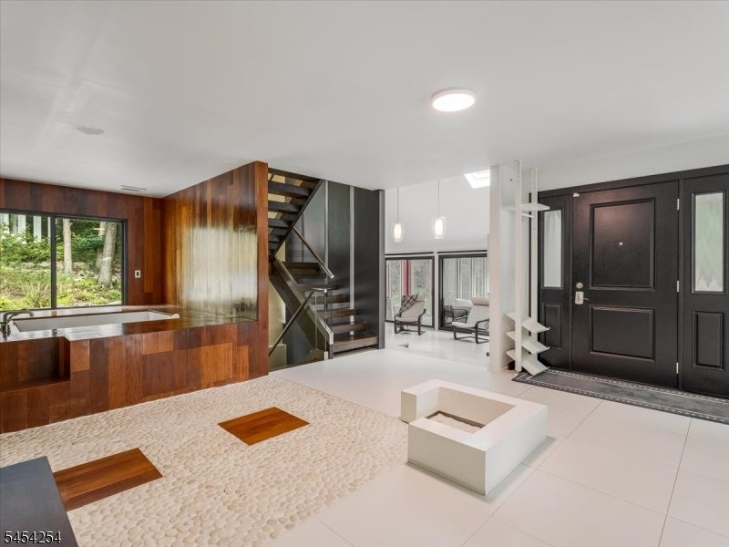 329 Glen Rd