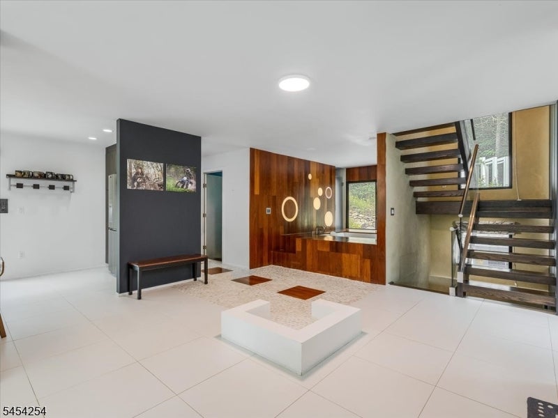 329 Glen Rd