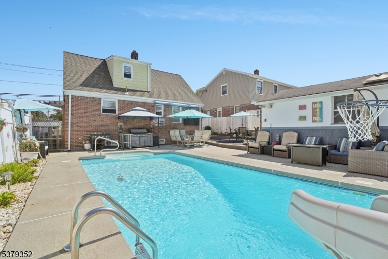 4 Trudy Dr