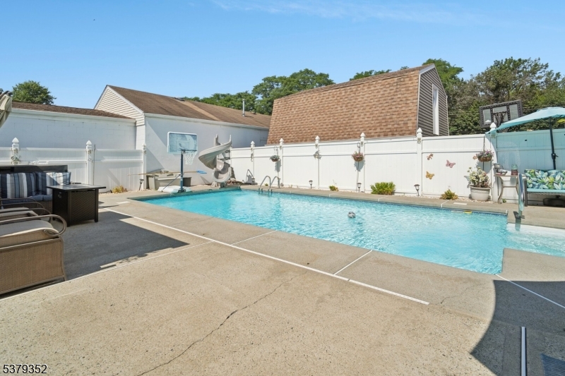 4 Trudy Dr