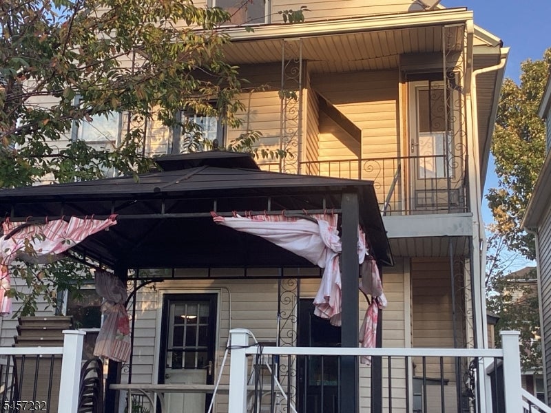 128 Dalton St