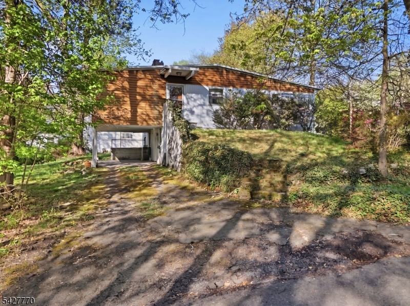 101 Gates Ave