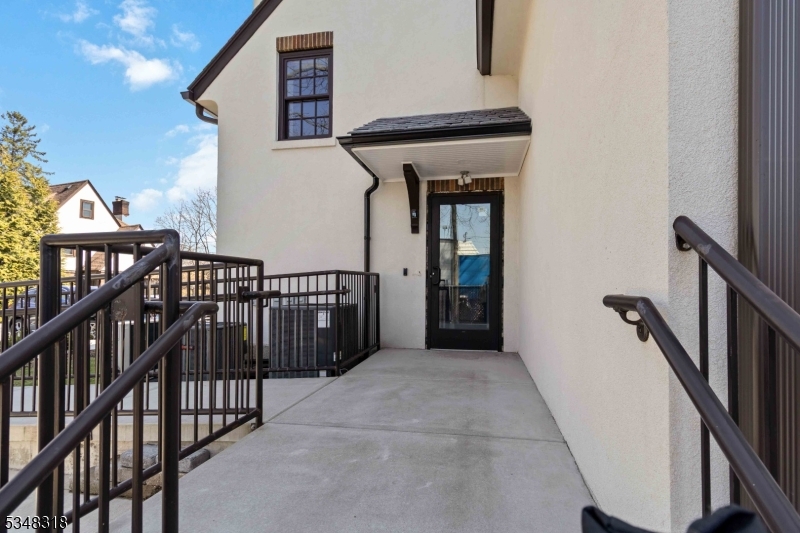 266 W Main St 2
