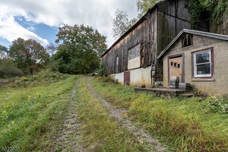 109 Schooleys Mtn Rd