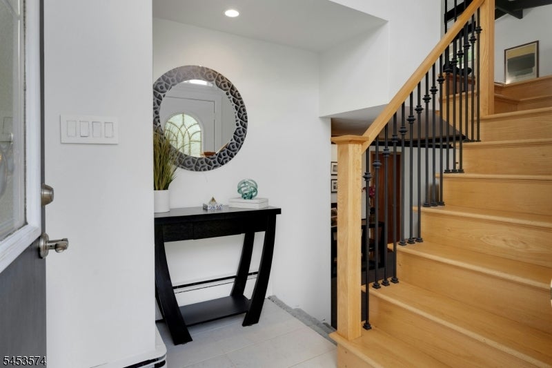 11 Iroquois Ave
