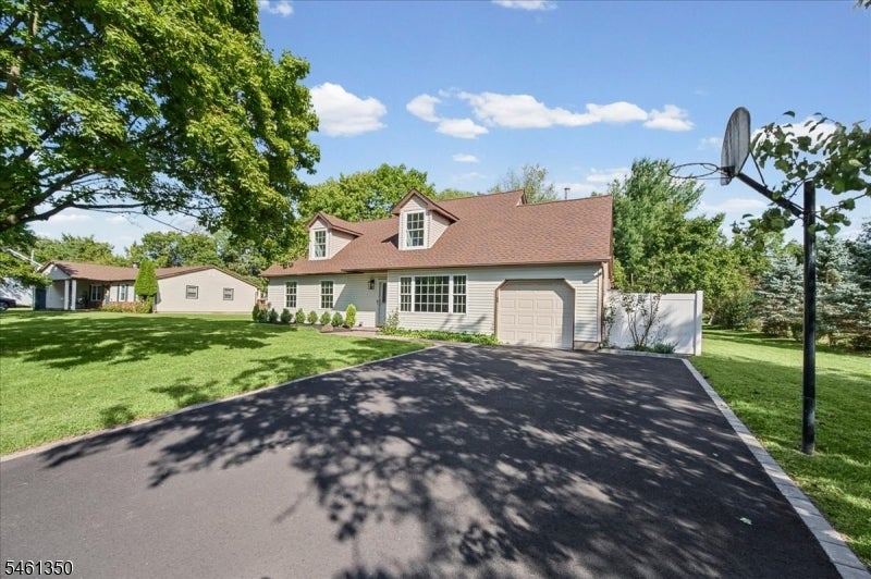 17 Londonderry Dr