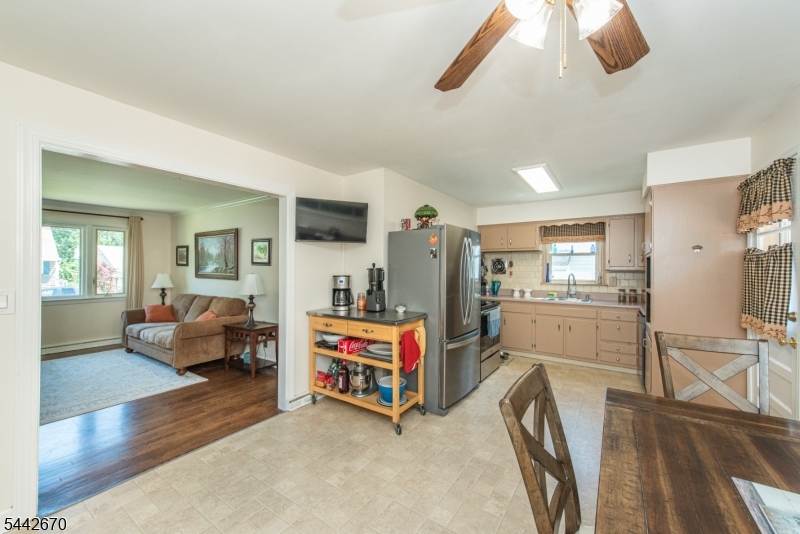 3 Maple Ln