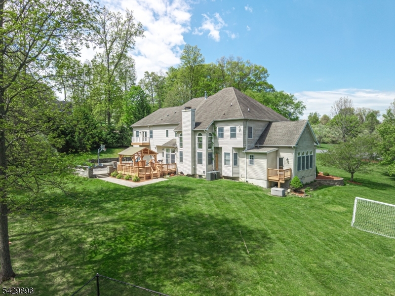 8 Peach Tree Ln